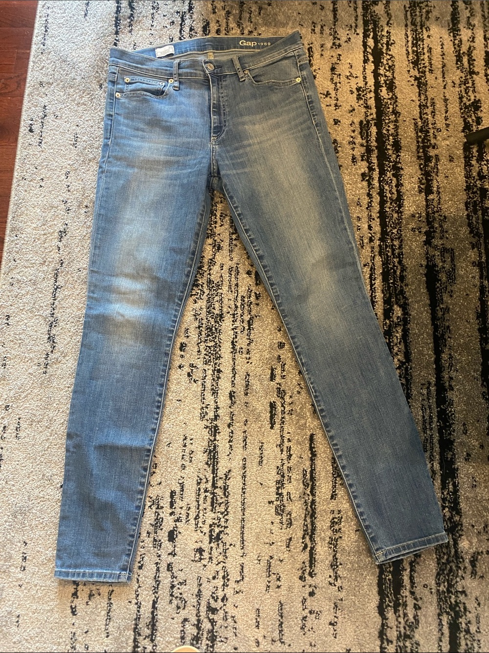 GAP Medium Wash Women's Skinny Jeans